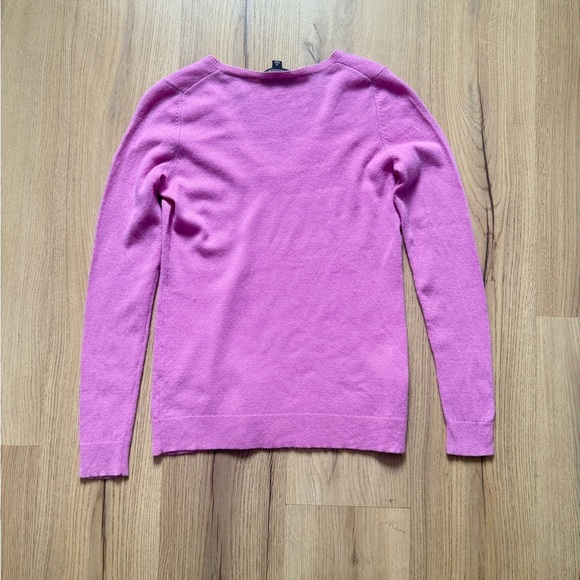 Iris Cashmere V-neck Sweater - Picture 3 of 3